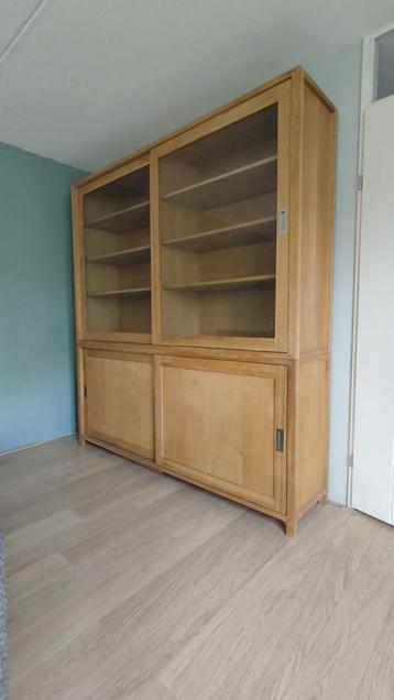 Houten kast, 2-delige buffetkast, met schuifdeuren beschikbaar voor biedingen