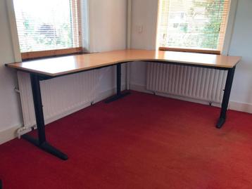 Bureau beschikbaar voor biedingen
