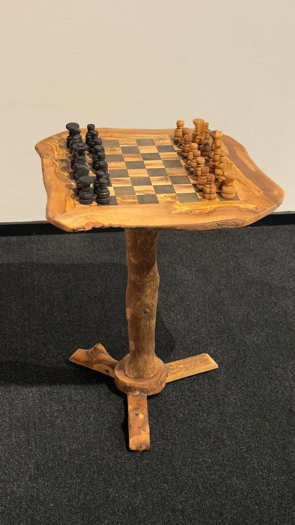 Handgemaakte schaaktafel olijfhout – uniek & rustiek (47x47), Hobby en Vrije tijd, Gezelschapsspellen | Bordspellen, Nieuw, Ophalen of Verzenden