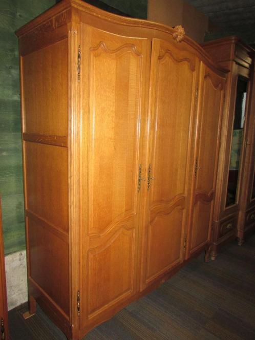 Barok eiken 3 deurs linnenkast hang leg queen anne stijl, Antiek en Kunst, Curiosa en Brocante, Ophalen of Verzenden