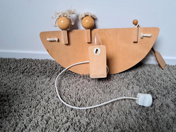 Houten boot lamp met figuurtjes, Huis en Inrichting, Lampen | Hanglampen, Gebruikt, 50 tot 75 cm, Hout, Overige materialen, Ophalen of Verzenden