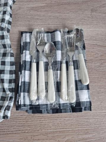 Camping picknick bestek

Nieuw beschikbaar voor biedingen