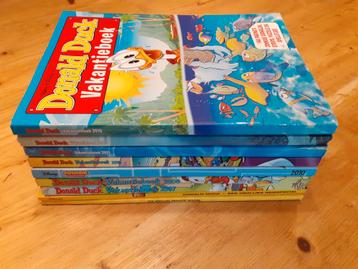 9 x vakantieboek Donald Duck beschikbaar voor biedingen