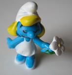 Smurfin met witte bloem - Peyo 2008, Verzamelen, Smurfen, Ophalen of Verzenden, Zo goed als nieuw, Smurfin, Poppetje, Figuurtje of Knuffel
