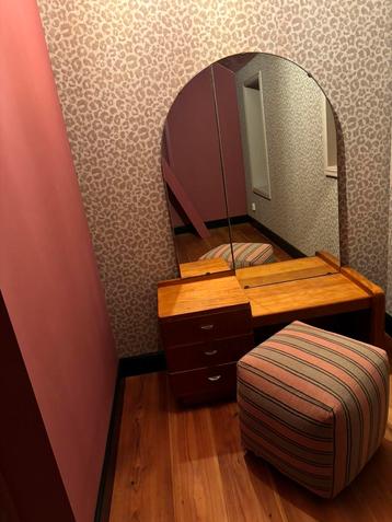 Vintage kaptafel met zware losse spiegel  beschikbaar voor biedingen