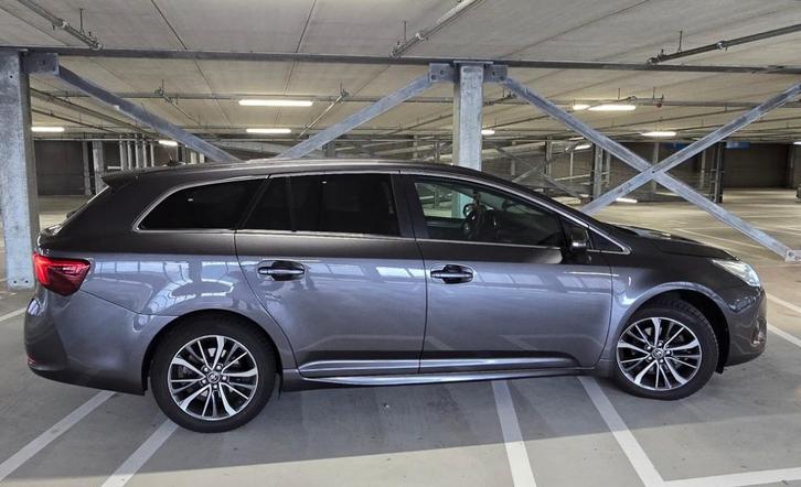Toyota Avensis 1.8 Vvt-i Wagon 2016 Grijs, Auto's, Toyota, Particulier, Avensis, ABS, Achteruitrijcamera, Adaptieve lichten, Adaptive Cruise Control
