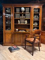 Engelse  bibliotheekkast met verborgen  bureau-lade functie