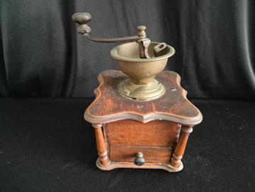Koffie molen antiek beschikbaar voor biedingen