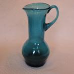 Vintage handgeblazen glas blauwe kan lange hals Mid Century, Antiek en Kunst, Ophalen of Verzenden