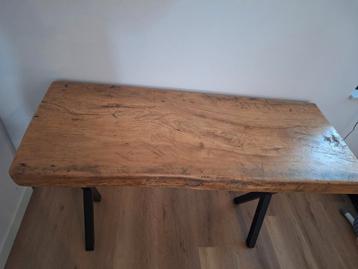 Stoere Slagerstafel beschikbaar voor biedingen