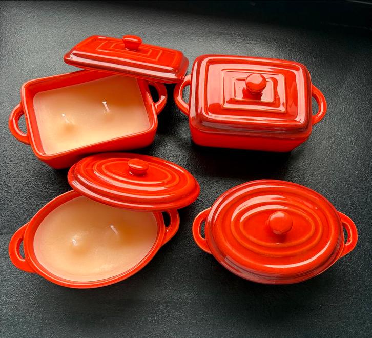 Handgemaakte kaarsen in oranje pannetjes, Huis en Inrichting, Woonaccessoires | Kandelaars en Kaarsen, Zo goed als nieuw, Kaars