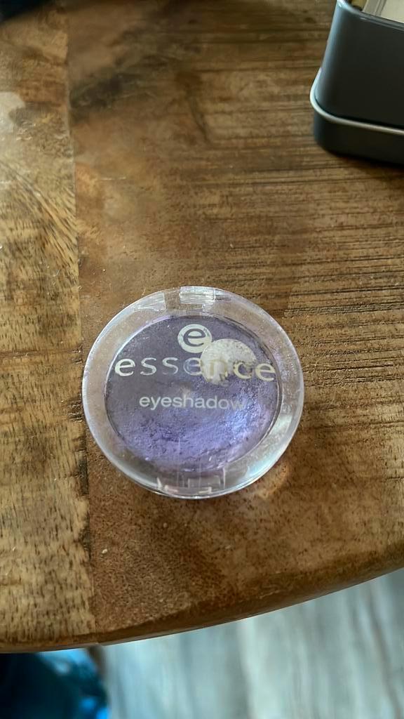 GEZOCHT ESSENCE oogschaduw, Sieraden, Tassen en Uiterlijk, Uiterlijk | Cosmetica en Make-up, Zo goed als nieuw, Ogen, Ophalen of Verzenden