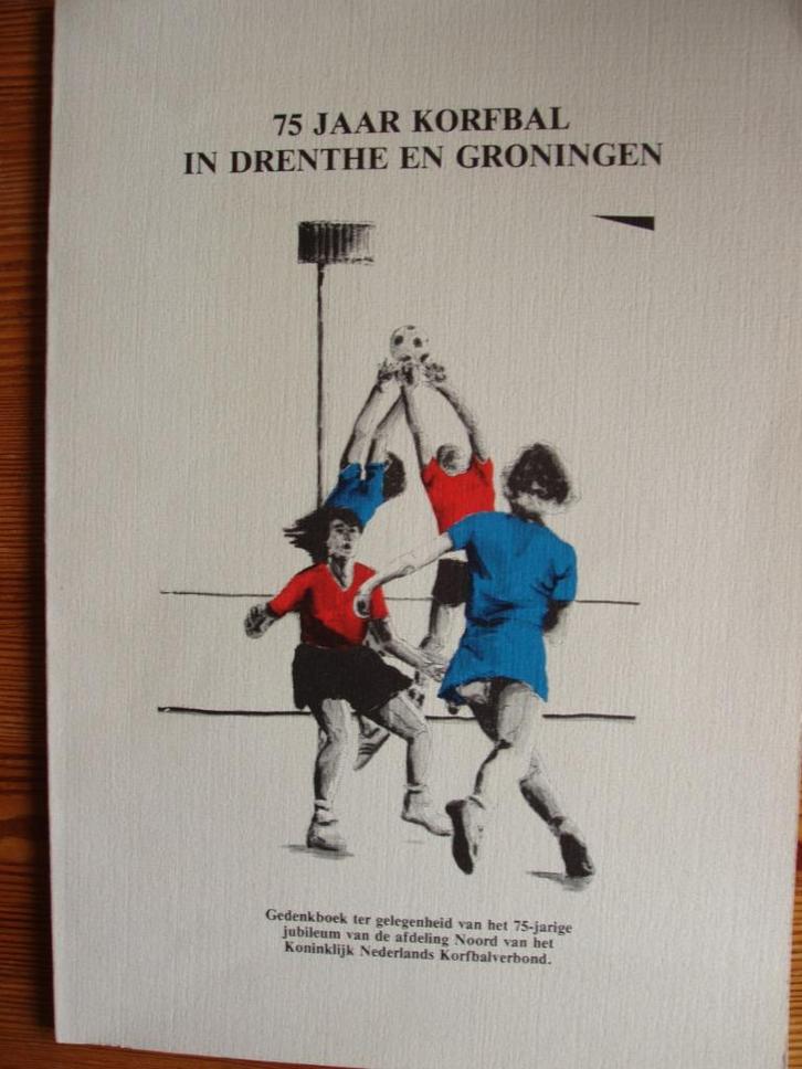 75 Jaar korfbal in Drenthe en Groningen., Boeken, Sportboeken, Zo goed als nieuw, Balsport, Ophalen of Verzenden