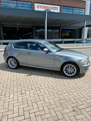 BMW 1-Serie 2.0 116I 3DR AUT 2011 Grijs beschikbaar voor biedingen