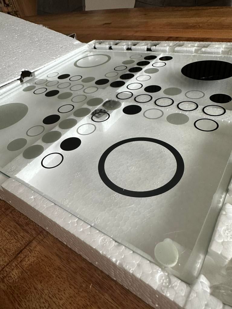 Glazen Mens Erger Je Niet - Nieuw in Verpakking!, Hobby en Vrije tijd, Gezelschapsspellen | Bordspellen, Nieuw, Drie of vier spelers