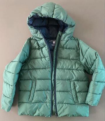 Winterjas met capuchon maat 122/128 beschikbaar voor biedingen