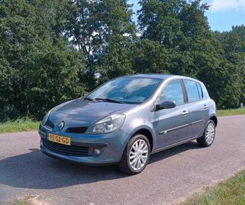 Renault Clio 1.6 16V 82KW 5-DRS 2006 Blauw beschikbaar voor biedingen