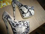 Maat 38 nieuw hakken slange print zwart met wit nieuw, Kleding | Dames, Schoenen, Overige kleuren, Nieuw, Ophalen of Verzenden