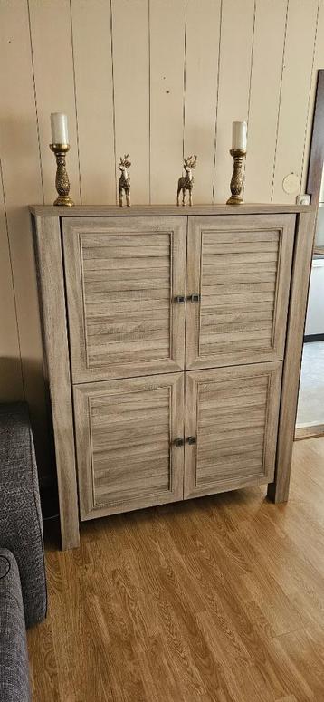 Buffetkast met 4 deurtjes en 2 planken 120x50x120cm beschikbaar voor biedingen
