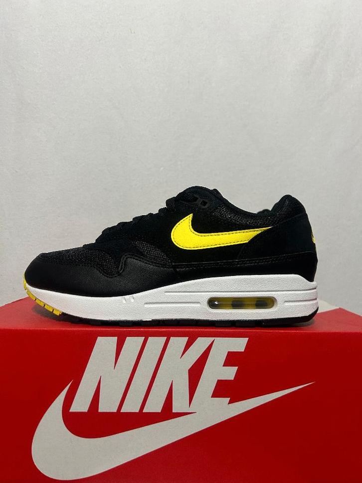 NIEUW! Maat 40 - Nike Air Max 1 Essential Black Opti Yellow, Kleding | Heren, Schoenen, Nieuw, Sneakers of Gympen, Zwart, Verzenden