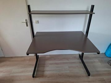 Bureau 2 laags beschikbaar voor biedingen