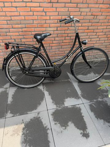 Goede oma fiets.  €100 beschikbaar voor biedingen
