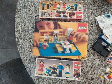 LEUKE PARTIJTJE OUDE LEGO IN ORGINELE DOOSJES  beschikbaar voor biedingen
