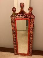 Spiegel, mooie gedecoreerde spiegel, rode rand, Huis en Inrichting, Woonaccessoires | Spiegels, Rechthoekig, Zo goed als nieuw