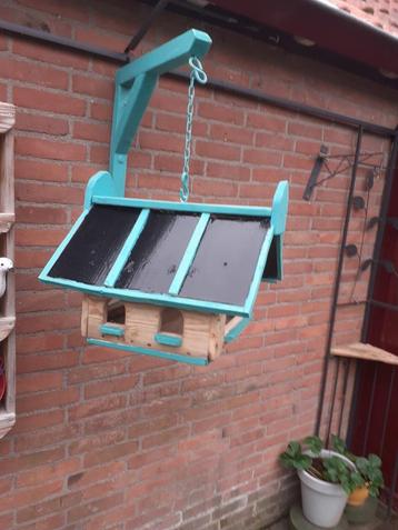 Vogel voeder huisje beschikbaar voor biedingen