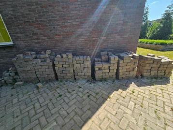 Hardgebakken straatstenen beschikbaar voor biedingen
