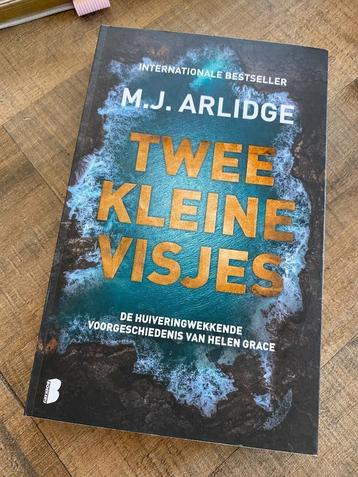 Twee Kleine visjes M.J.Arlidge beschikbaar voor biedingen