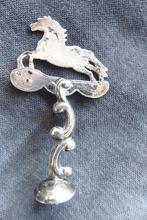 antiek zilveren ornamentje met paard, Antiek en Kunst, Ophalen of Verzenden