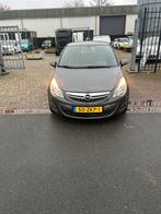 Opel Corsa 1.2 16V LPG 3D 2012 Grijs, Auto's, Voorwielaandrijving, Zwart, 4 cilinders, Origineel Nederlands