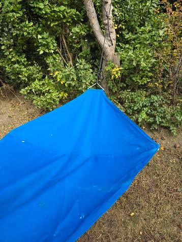 Blauwe Hangmat - Ontspanning Gegarandeerd! beschikbaar voor biedingen
