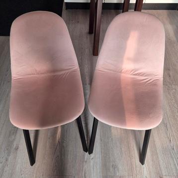2x eetkamerstoelen beschikbaar voor biedingen