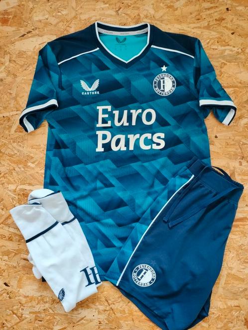 Feyenoord Rotterdam uitshirt tenue 2023/2024 maat S, Sport en Fitness, Voetbal, Zo goed als nieuw, Shirt, Maat S, Ophalen of Verzenden