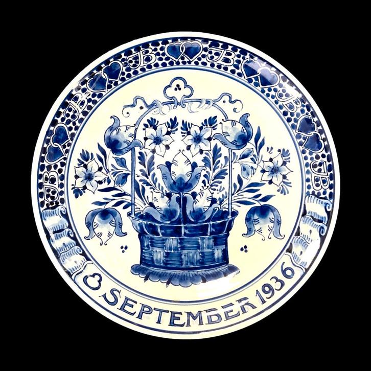 Wandbord De Porceleyne Fles - Verloving Juliana en Bernhard, Antiek en Kunst, Antiek | Wandborden en Tegels, Ophalen of Verzenden