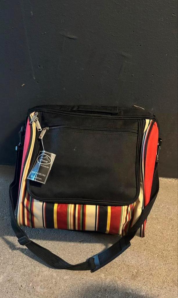 Picknick schouder tas met koel gedeelte, Hobby en Vrije tijd, Picknickmanden, Zo goed als nieuw, Ophalen of Verzenden