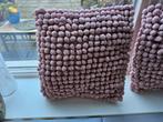 2 roze kussens met knopen, Huis en Inrichting, Woonaccessoires | Kussens, Ophalen of Verzenden, Gebruikt, Roze, Vierkant