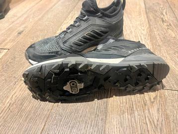 Rockrider Fietsschoenen SPD Shimano Maat 39 beschikbaar voor biedingen