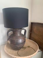 Stoere bruine kruik lamp, Huis en Inrichting, Lampen | Tafellampen, Ophalen of Verzenden, Zo goed als nieuw, 50 tot 75 cm