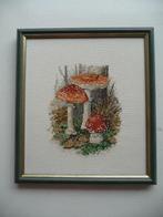 Borduurwerk "Paddenstoelen" in lijstje zonder glas., Huis en Inrichting, Minder dan 50 cm, Overige typen, Ophalen of Verzenden