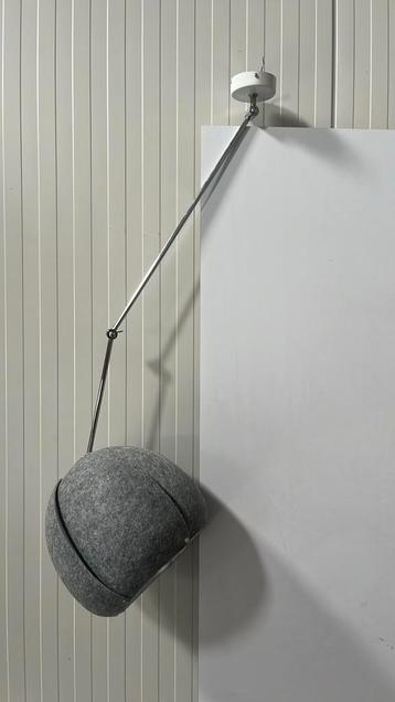 Leuke design grijs vilten hanglamp instelbare arm