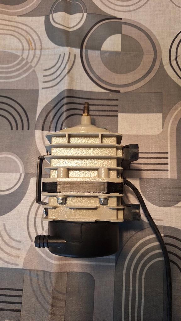 Luchtpomp voor groot aquarium of kleine vijver., Telecommunicatie, Mobiele telefoons | Telefoon-opladers, Nieuw, Ophalen of Verzenden