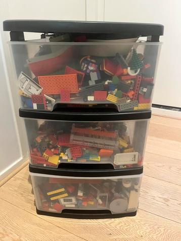 Heel erg veel LEGO inclusief opbergbak met lades beschikbaar voor biedingen