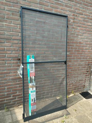 Deur hor ongebruikt wel in elkaar gezet koopje  beschikbaar voor biedingen