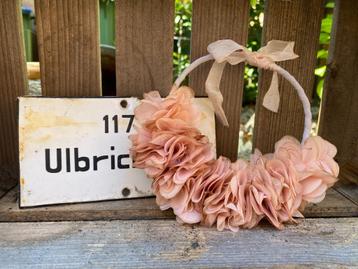 Brocante bloemenkransje oud zalm/roze beschikbaar voor biedingen