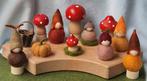 Herfst steker past in Grimms, pompoen paddestoel kabouter, Hobby en Vrije tijd, Vilt, Verzenden, Nieuw, Figuurtje(s), Wolvilt