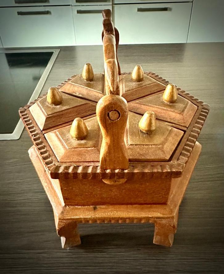 Vintage kruiden doos 6 vakjes Hexagon box hout vogel curiosa, Antiek en Kunst, Curiosa en Brocante, Verzenden