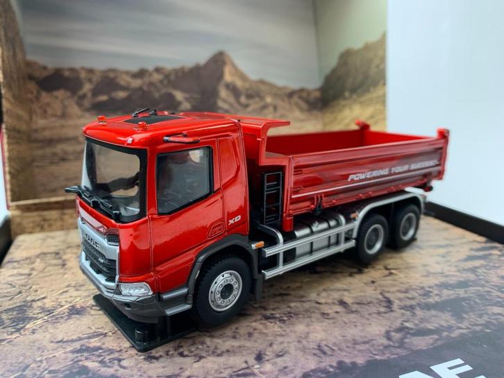 Holland Oto 1:50 DAF XD Kipper rood - Powering Your Success, Hobby en Vrije tijd, Modelauto's | 1:50, Nieuw, Bus of Vrachtwagen
